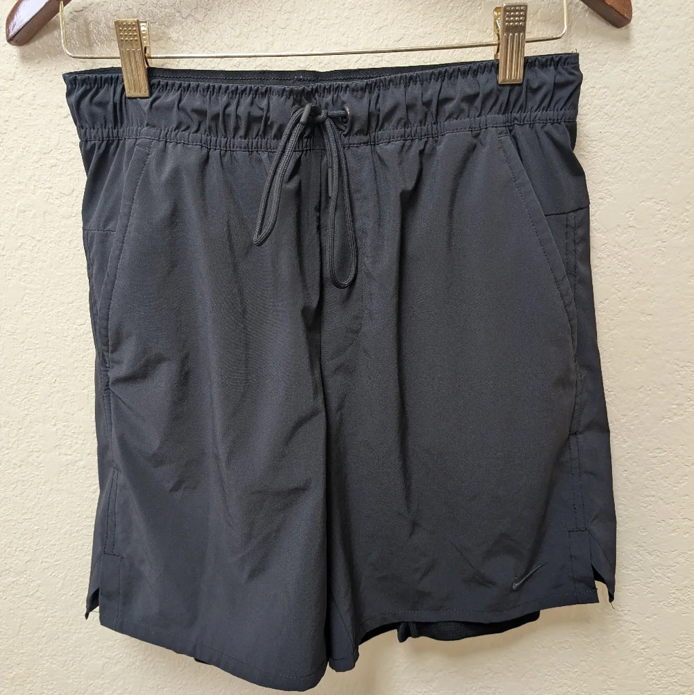 Black Nike Dri-Fit Performance lightweight quick dry Shorts Men’s. Size Small
